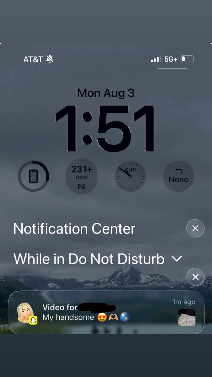 MikeStuddler's tweet photo. These new Snapchat notifications are gonna ruin my relationship https://t.co/O1pcF1K54k