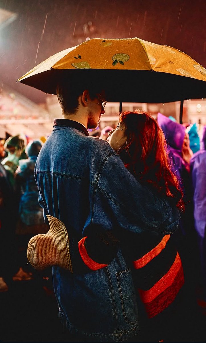 loveonlivv's tweet photo. anthony, el fotógrafo de harry acaba de subir esta foto a sus historias 🥹

no sé quiénes sean, pero ya tienen un recuerdo hermoso del concierto! https://t.co/mMDf6Het3v