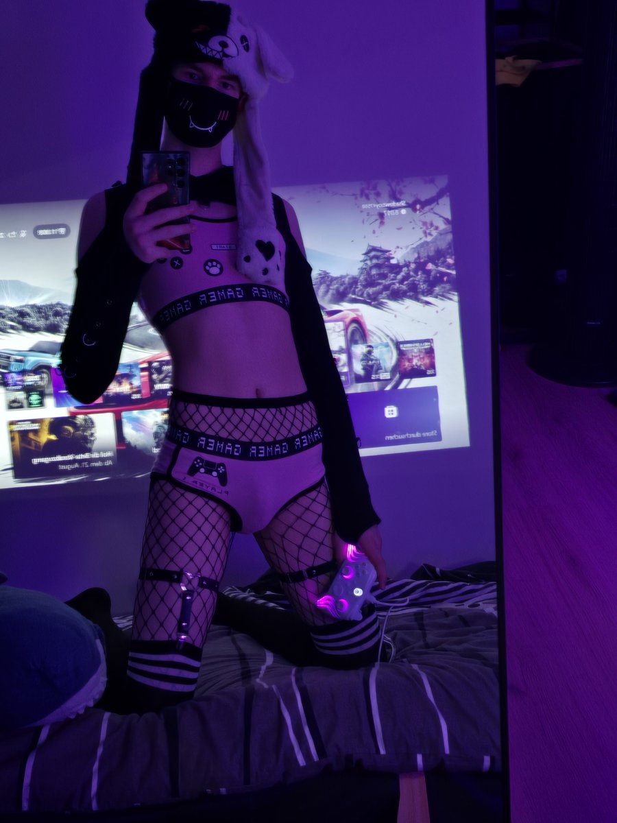 neonfemboyy's tweet photo. Gamer boy uwu https://t.co/Ov25hrrudq