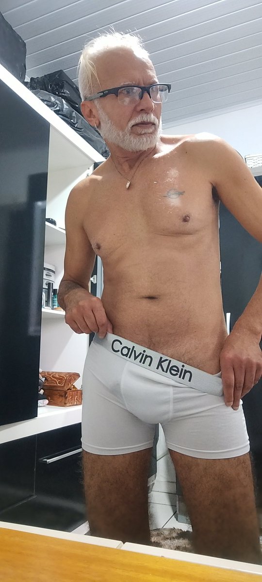 Jniltonj's tweet photo. Cueca branca.. adoro https://t.co/lpw766d5ps