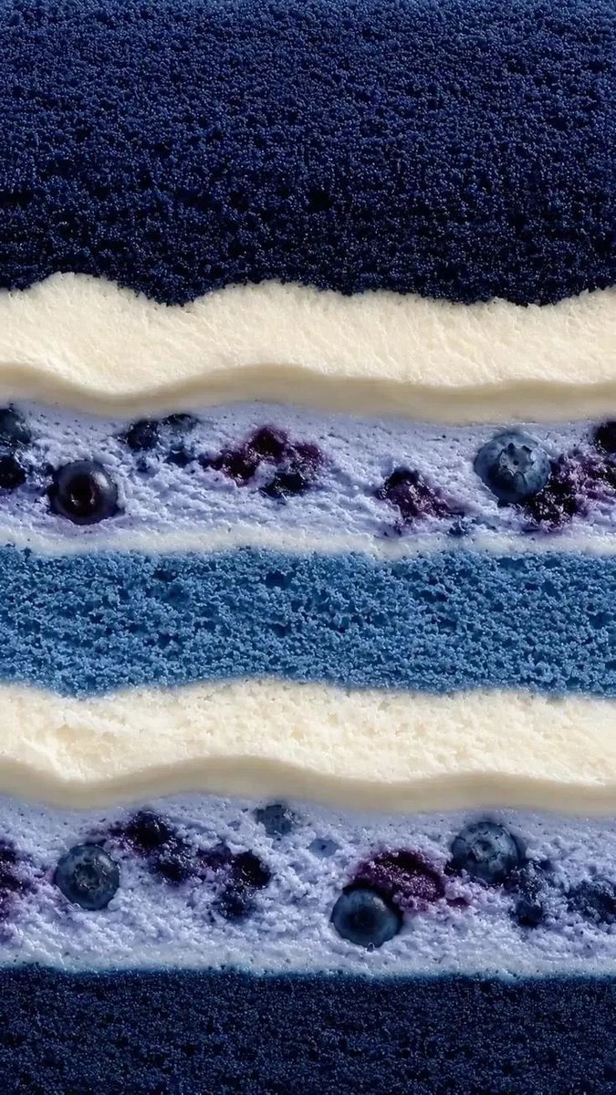 pamvonhadder's tweet photo. What’s your favorite cake texture 🍰✨ https://t.co/Fa3aZzzefQ
