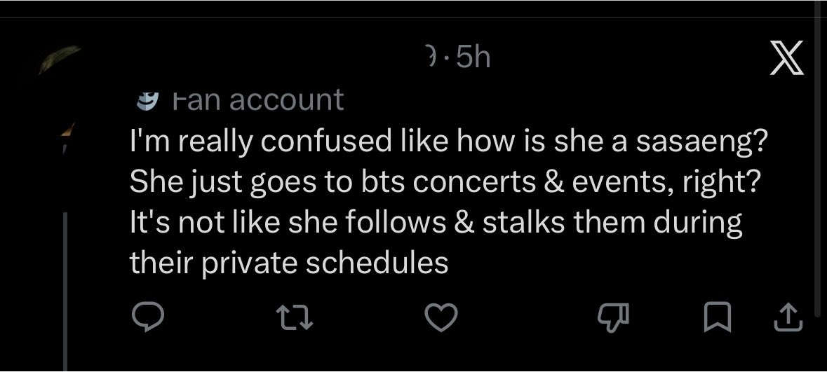 glanzendretter's tweet photo. semua orang awalnya pasti mikir kaya gini, tapi "C"  ini udah jelas" naro video" di highlightnya (gatau sekarang masih ada atau ga) pas dia dateng kebandara salah satunya pas jungkook dibandara, dan ngintilin, padahal bighit tuh udah pernah ngeluarin fan etiquette di weverse, salah satunya untuk ga dateng ke bandara, bahkan pas bangtan balik habis tampil dipildun,media tu ngewanti" banget orang" yang tbtb lari"an buat ngedeket dan ngerekam ke member, sewajarnya ajalah udah dikasih keringanan dengan berdiri dibalik barricade ini malah ttp bebal larian" ngedeket ke member, udah sering banget diingetin loh bahkan suga juga bilang kalo ngikutin ke bandara tuh juga ngeganggu kenyamanan penumpang lain yang juga di bandara, member juga ga nyaman kalo dintilin begitu, apalagi habis perjalanan panjang balik" masih harus ngeladenin yang begituan, ga ngestalk gimana? dengan dia dateng ke bandara aja tuh dah aneh padahal dah dikasih larangan apalagi udah nyamperin ke bandara bukannya jaga jarak malah ngedeket😭masih ga mikir kesana?