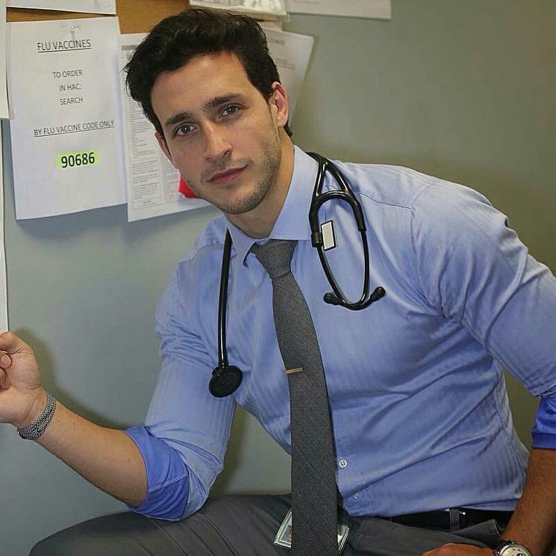 Mv_4u's tweet photo. Would you let him check your heartbeat? https://t.co/UOyIGAjRvG