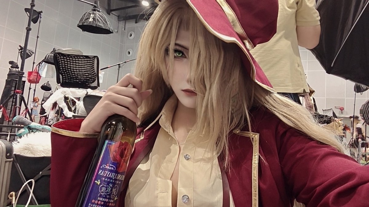 Muhammadsai_'s tweet photo. 烟与酒

#limbuscompany #림버스컴퍼니 #cosplay #瓦伦希娜 https://t.co/JykGCFyVuS