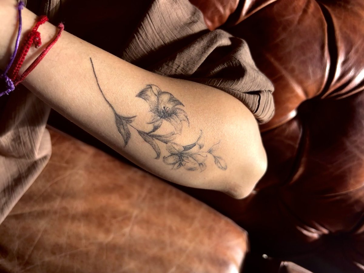 wheresdana's tweet photo. HOLAAA!!!! ademas de ser twittera también tengo que comer y mi sueño es vivir del arte (no como) pero bueno,, tengo un estudio de tattoo en zona norte y me gustaría empezar a apuntar al tipo de estilo de tattoo al que me quiero dedicar que básicamente es ornamental, puntillismo y lettering. Es de gran ayuda si me dan una mano retwitteando y dando fav o si se vienen a tatuar algún estilo de estos les hago precio amigo🤝. Mis trabajos los pueden encontrar en @d.vonpontiak__ en ig! ;)
