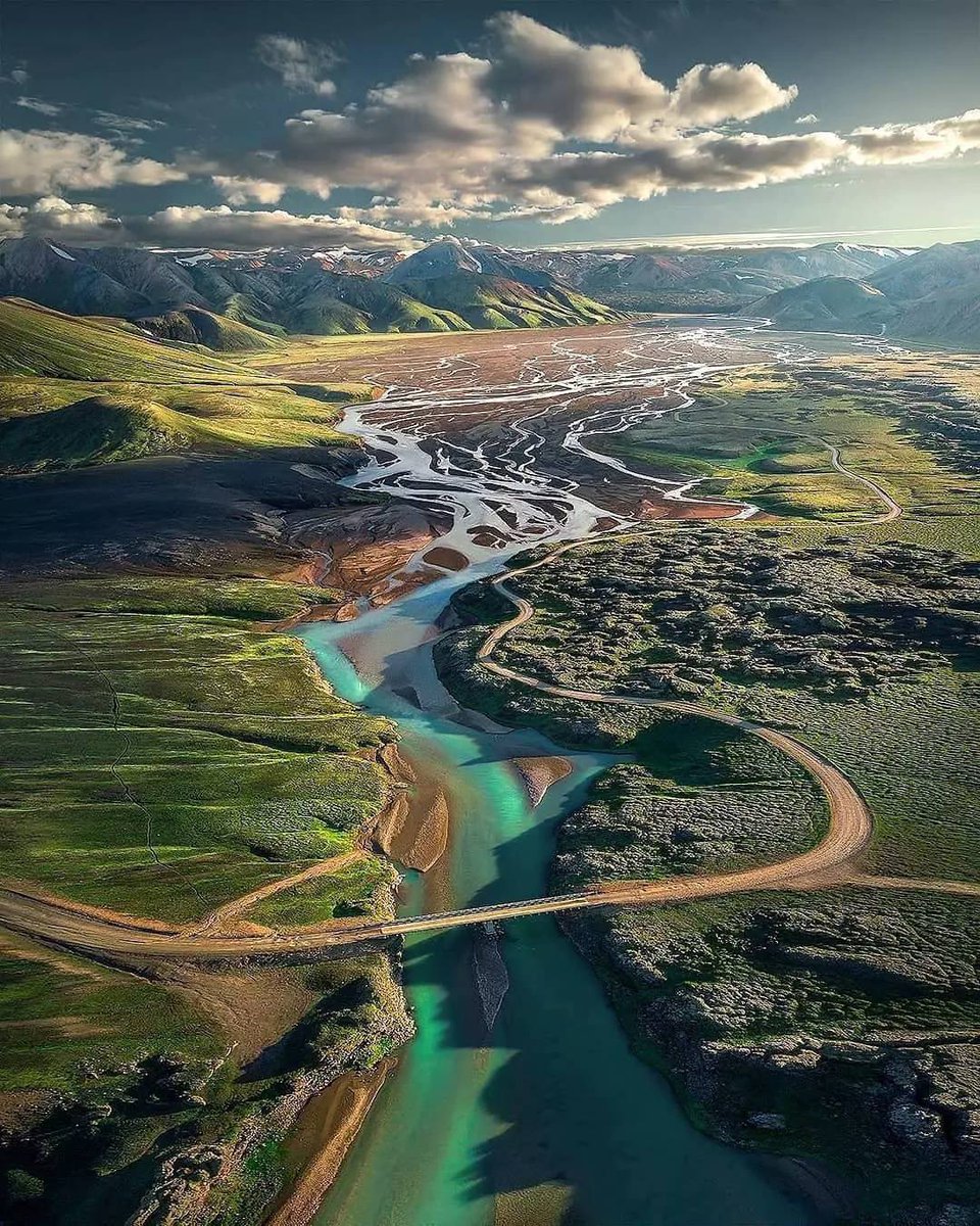 earthcurated's tweet photo. Volcanoes, glaciers, black sand, and endless horizons. Iceland a place that reminds you how extraordinary our planet really is. https://t.co/Vng5pWCIO4