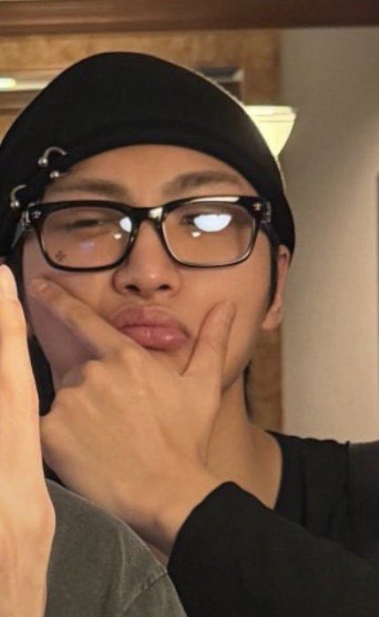 prnc_Mingi's tweet photo. bro his plump lips makes me soooo https://t.co/SbaOkZ2TXS