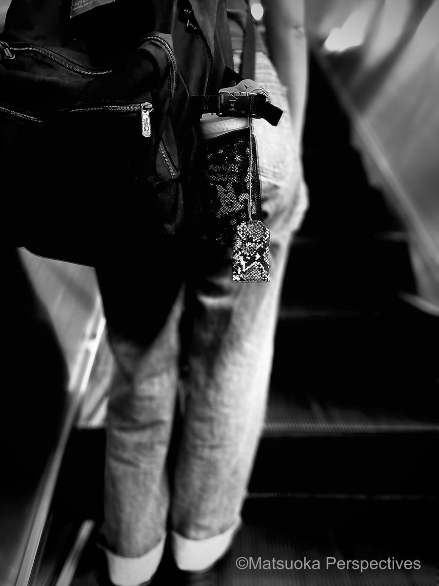 MatsuokaPView's tweet photo. What Carries Us
We built systems to move us forward.
Within their flow,
our bodies, our belongings,
even the talismans that hold our faith,
are carried in the same direction.
Tokyo Urban Vibes
No. 387
#TokyoUrbanVibes #ContemporaryPhotography #UrbanPoetics #BlackAndWhitePhotography #VisualPoetry #MatsuokaPerspectives