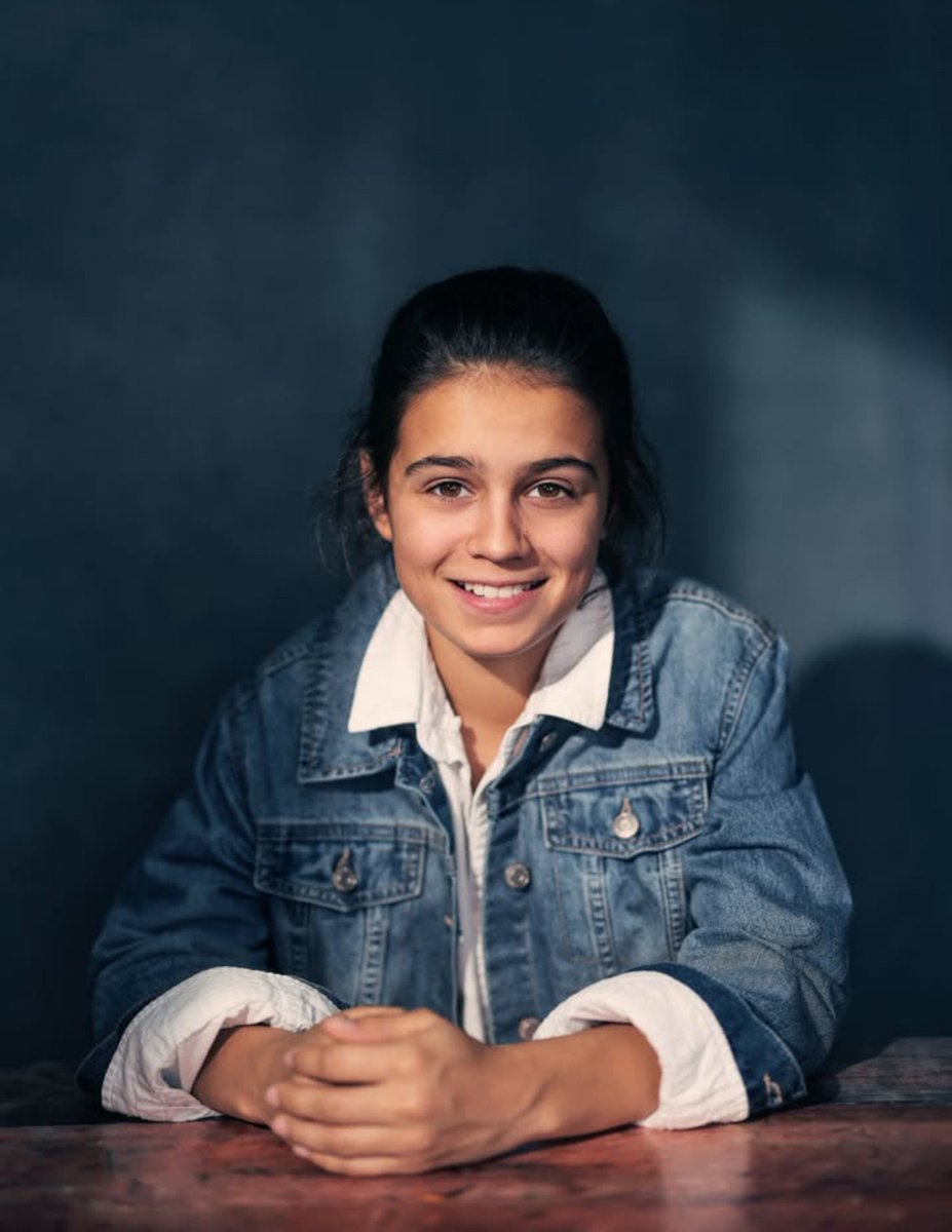 NaiCariboni's tweet photo. Arabella (Hermione) en su era nuevo look antes de la T2 ✨  
Seria, dulce, tierna y con cara de "ya se me ocurrió un hechizo" 😂  
Nuestra Hermione lo tiene TODO 😍  
#ArabellaStanton #Hermione #Temporada2` https://t.co/5WuCqf5EnL