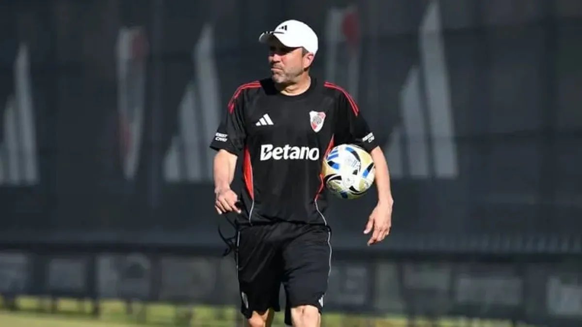 Balbo_uy's tweet photo. “Los cagones no hacen historia” 

“Huevo no es tirarse al piso, es pedirla y jugar al fútbol” 

Estoy en el barco de Eduardo Coudet hasta mis últimos días.  

Es uno de los mejores técnicos de América. https://t.co/ASiN3Zng3N