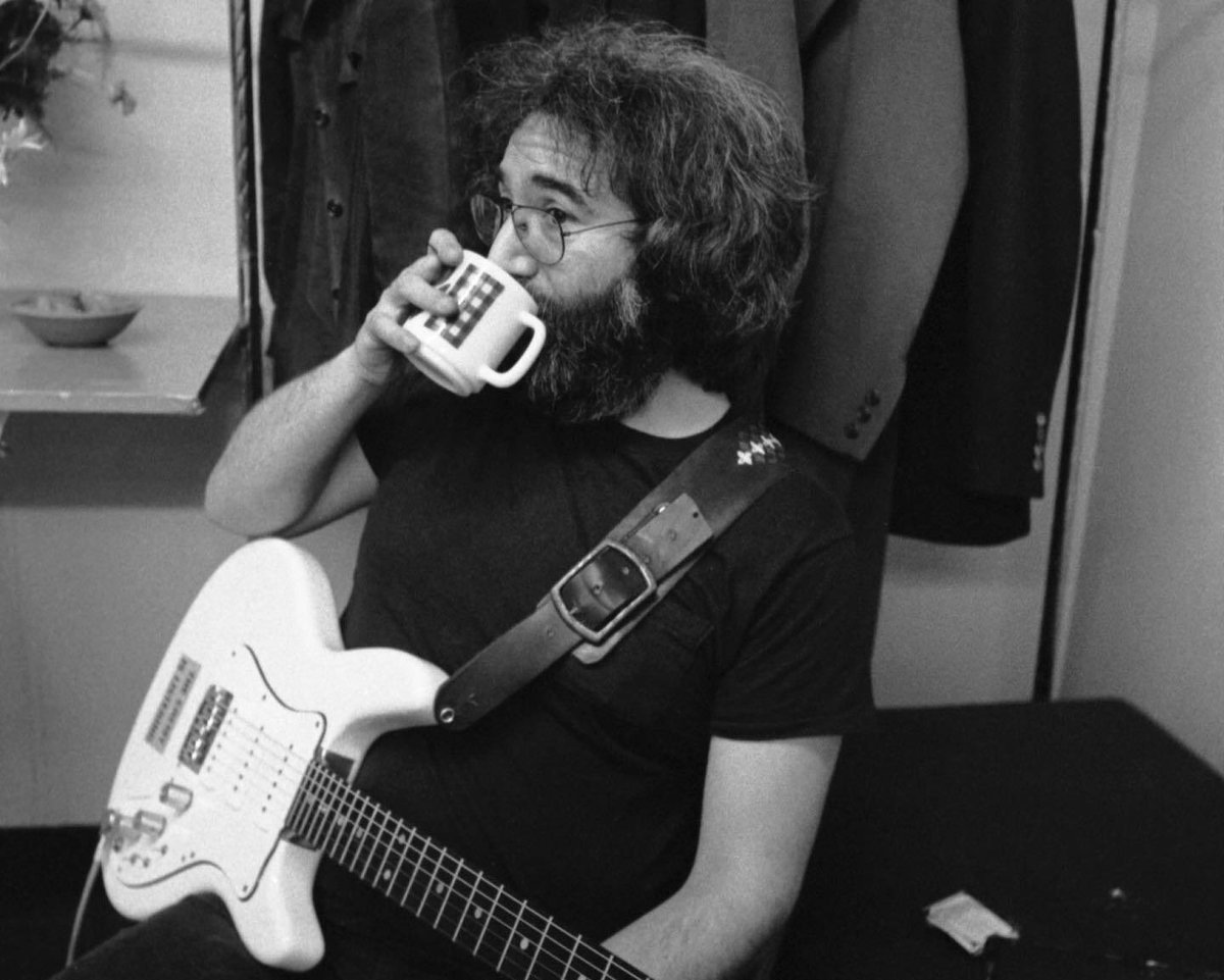GratefulDead's tweet photo. Eat, drink, and be Jerry ❤️

Photos by Annie Leibovitz, Rosie McGee, and Peter Simon https://t.co/Vk6zTjdcy4