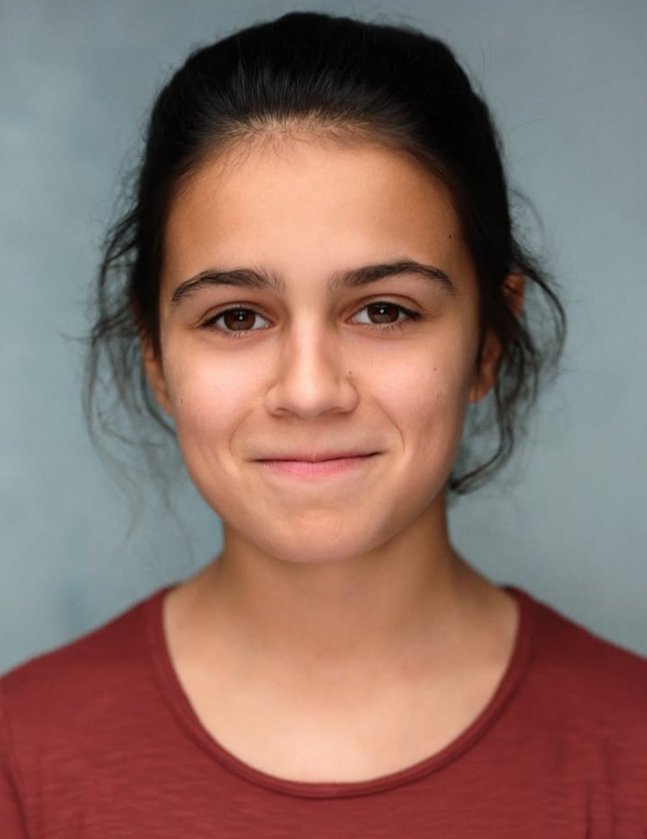 NaiCariboni's tweet photo. Arabella (Hermione) en su era nuevo look antes de la T2 ✨  
Seria, dulce, tierna y con cara de "ya se me ocurrió un hechizo" 😂  
Nuestra Hermione lo tiene TODO 😍  
#ArabellaStanton #Hermione #Temporada2` https://t.co/5WuCqf5EnL