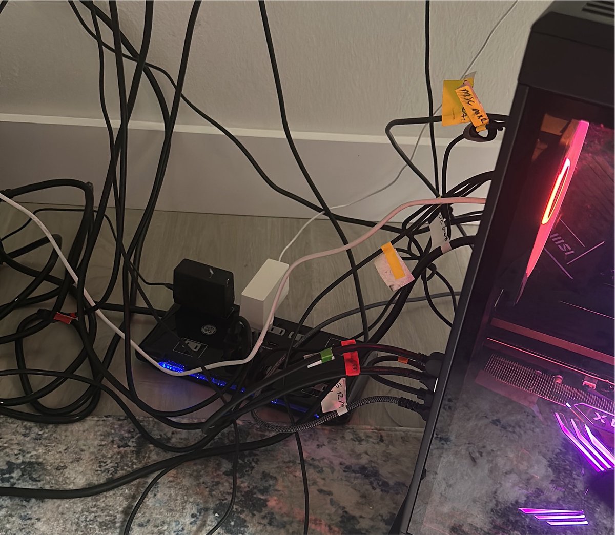 CillieStuff's tweet photo. My cable management skills are impeccable. https://t.co/WAIae40Hq4