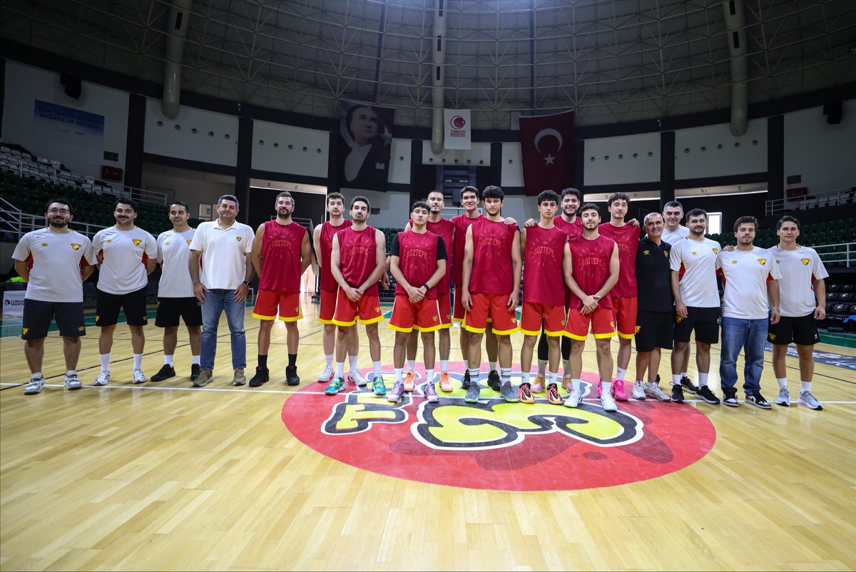 GoztepeBSKT's tweet photo. Takımımız 2026-2027 sezonu hazırlıklarına başlamak için Bornova Bld. Atatürk Spor Salonu'nda toplandı 💛❤️

#GöztepeBasketbol #GuardiansOfİzmir https://t.co/CfD4mey4TD