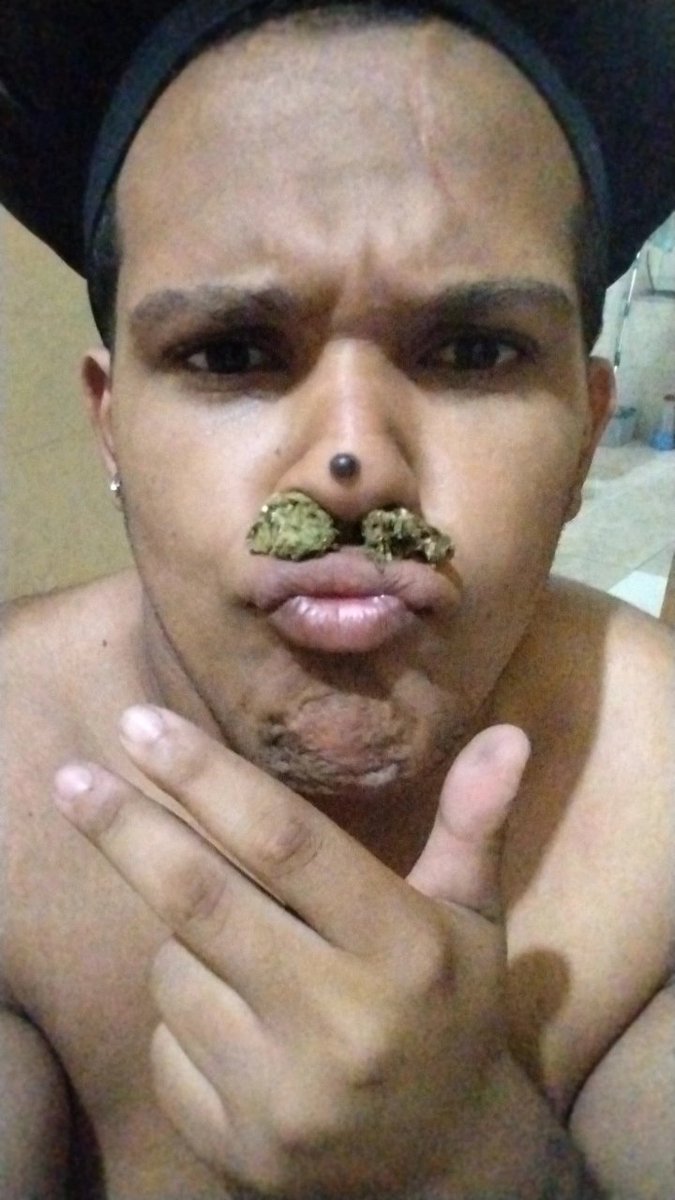 skankguel's tweet photo. 2- é cada momento que eu tenho aqui gravado que é só risada 🤣 https://t.co/IiSC3Cl3e6