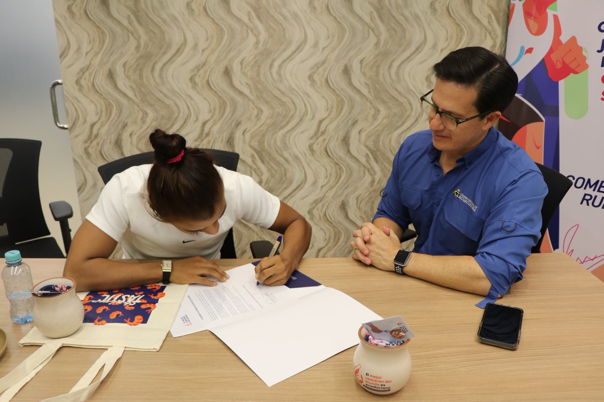cnaecuador's tweet photo. 🤝 Con esta alianza, la CNA reafirma su compromiso con el deporte ecuatoriano 🇪🇨, respaldando el camino de Lucía hacia nuevos triunfos 🥇 y promoviendo la nutrición como un pilar fundamental del éxito deportivo. https://t.co/SpVoUIa8ua