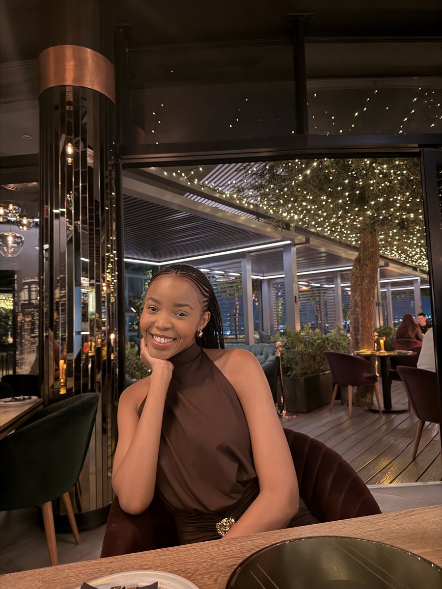Leeeandree's tweet photo. Din Din🤎✨ https://t.co/O29bd02Gfl