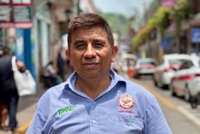 Mexicocampeon1's tweet photo. ¿Te enteraste?
¡De repartir Boings a conquistar la poesía en Italia! 🇲🇽📚 Braulio Elías Pérez Valencia, repartidor originario de Papantla, Veracruz, ganó el primer lugar como Mejor Poema Extranjero en el Premio Literario Internacional Cosenza-Ciudad Federiciana.
#Ortullomexicano https://t.co/cCWmXeD6c6