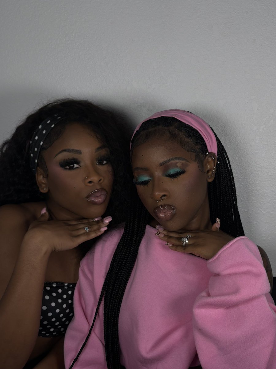 Miniwrldbitch's tweet photo. Book me for the clusters nd makeup . https://t.co/TMn5Jrmb5b