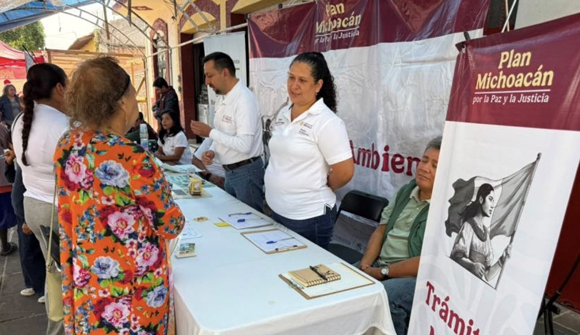 RocioBarcenaM's tweet photo. Bajo liderazgo de la Secretaria @rosaicela_ continuamos atendiendo el #PlanMichoacán como lo instruyó la Presidenta @Claudiashein. Con #FeriadelBienestar en #Queréndaro atendimos 6,629 personas con trámites y servicios, vacunas y más en coordinación con 30 dependencias @SEGOB_mx https://t.co/SMliIS5LOb