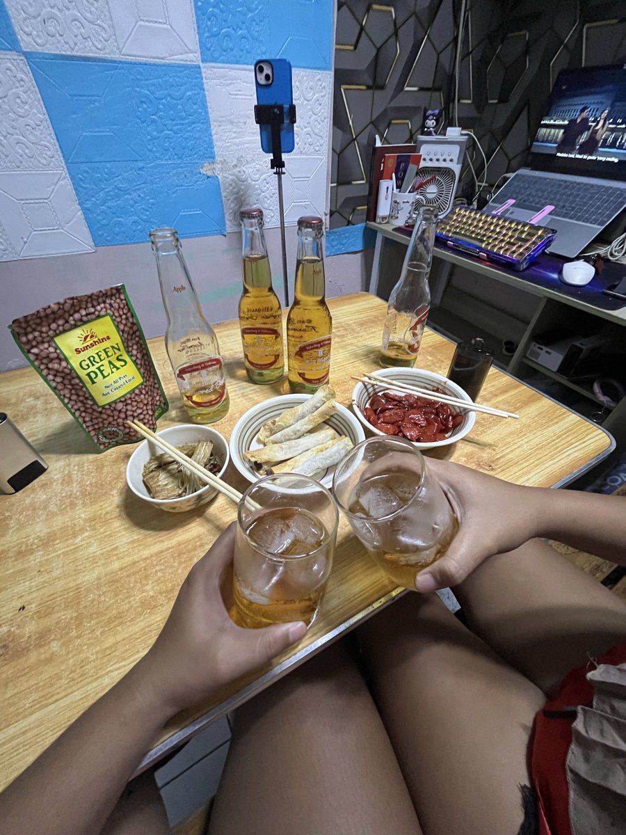 CarlaSibulangc1's tweet photo. Early celeb, kasi naman mag wowork mamaya hahaha ๐ #monthsary https://t.co/BL2bLxbrsz