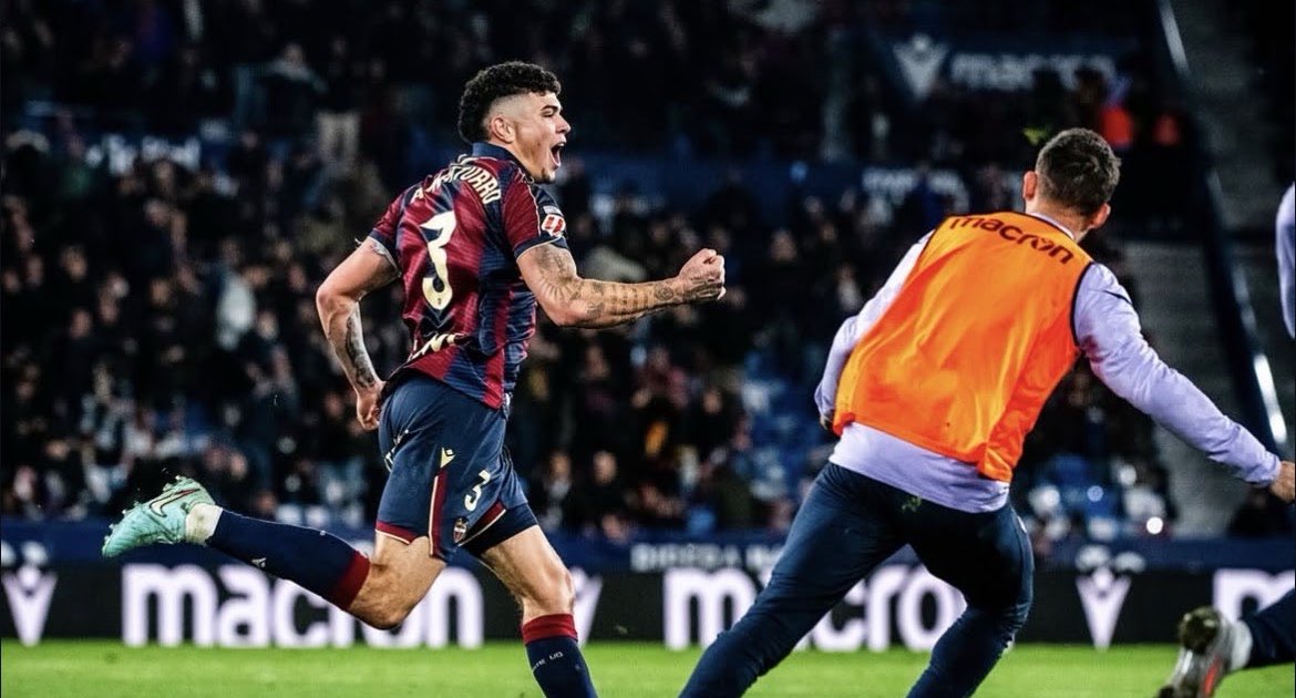 Granotahub's tweet photo. 🚨 Matturro tenía firmado un acuerdo con 
       un equipo español 

🔙 El director deportivo del Genoa y el 
      jugador estuvieron presentes en el 
      amistoso frente @Alqadsiah 

🆕 El Levante quiere tener al jugador en propiedad 

ℹ️@ismaelete https://t.co/2RAXP0yIy4