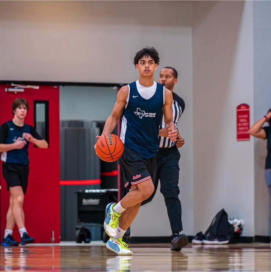 WWFE_RCT's tweet photo. 📈 2027 EVAN BHATIA, STOCK RISER 📈

2027 PG Evan Bhatia continues to establish himself as a Top Prospect College programs need learn about. He is the Real Deal 📊

🏫 George Bush High School
📚 4.0 GPA

Evan saw a significant uptick in his recruitment this summer, earning multiple college offers while becoming a priority prospect on several NCAA Division II recruiting boards.

Playing on the Puma Circuit with The Mile Academy, Bhatia helped lead his program to an impressive 30-3 record, averaging:

🔥 15.0 PPG
🎯 5.0 APG
💪 5.0 RPG
🔒 Team Leader in Steals

Evan consistently showed the qualities of a battle-tested floor general. He plays with pace, controls the offense, creates opportunities for teammates and has the scoring ability to punish defenses when they give him space.

What separates Evan is his combination of production, basketball IQ, leadership and competitiveness. He understands how to command the floor and impact winning on both ends of the court.

2027 Evan Bhatia is a name College Coaches should continue to have on their recruiting boards 🎯

#NXTLevel @NXTLevelSN