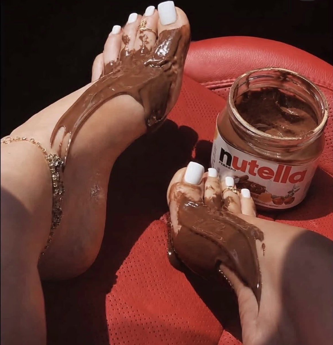 Liljettesoles's tweet photo. So who’s gonna pay for my lunch&amp;coffee combo today 😋💅 https://t.co/8YmfJ57kTa
