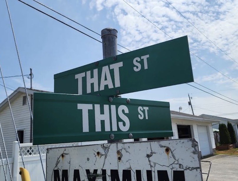 BBOKARIRACHA's tweet photo. as skz's album is coming soon I just want to remind everyone that we have a "this" and "that" street in nova scotia in canada https://t.co/3N0LbWBOvR