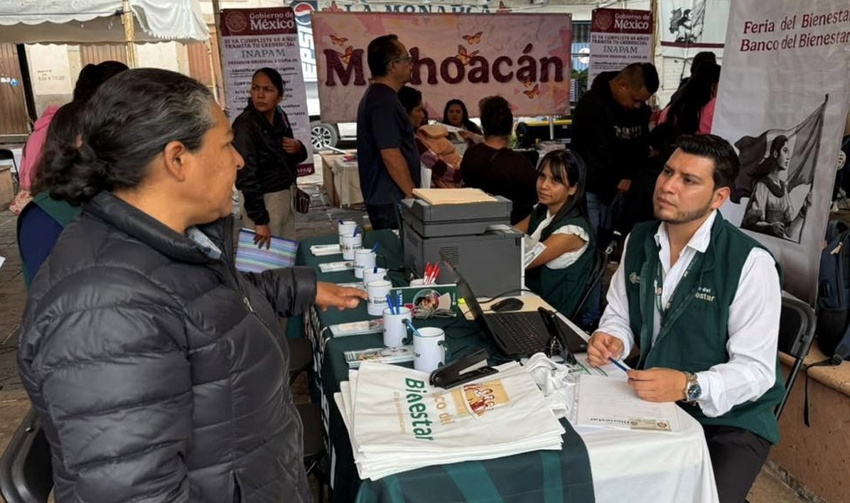 RocioBarcenaM's tweet photo. Bajo liderazgo de la Secretaria @rosaicela_ continuamos atendiendo el #PlanMichoacán como lo instruyó la Presidenta @Claudiashein. Con #FeriadelBienestar en #Queréndaro atendimos 6,629 personas con trámites y servicios, vacunas y más en coordinación con 30 dependencias @SEGOB_mx https://t.co/SMliIS5LOb