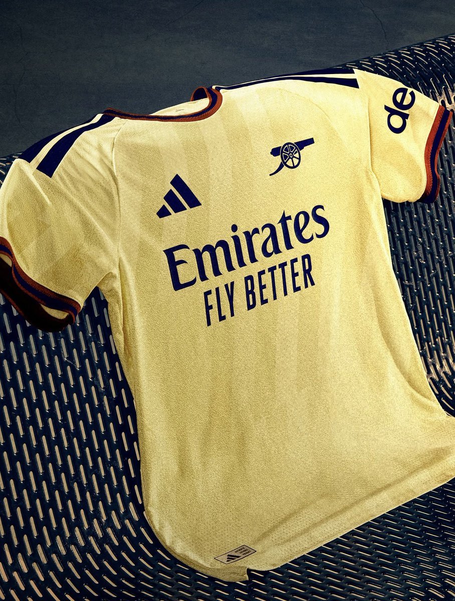 90futtebol's tweet photo. 👕 A nova terceira camisa do Arsenal! 

🔴⚪️✅️ https://t.co/LwNQCSnkqK
