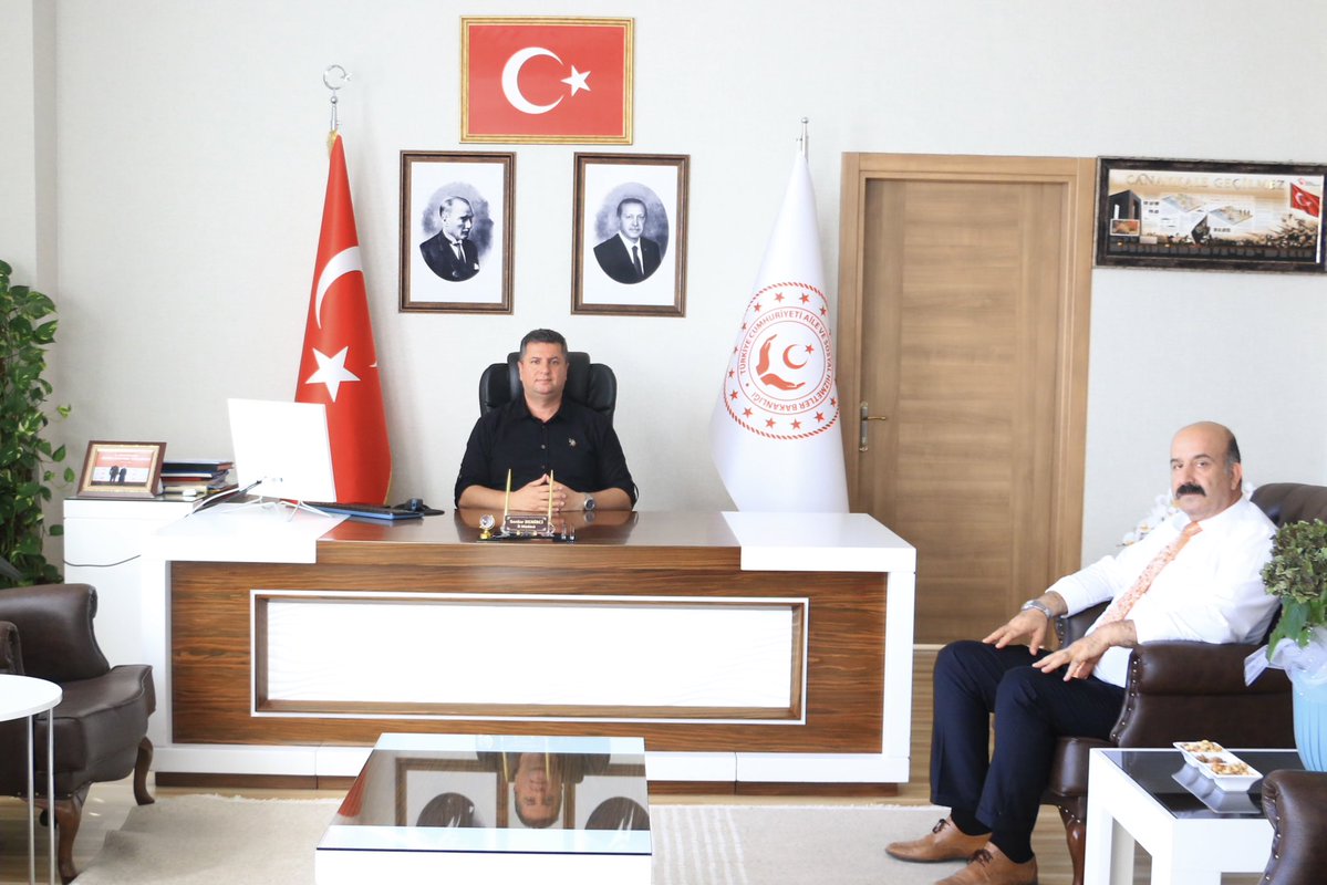 elazigashim's tweet photo. Elazığ Sosyal Güvenlik Mali Hizmetler Merkez Müdürü Sayın Ramazan Güneş ile Elazığ Haberkent Gazetesi Köşe Yazarı Sayın Selahattin Canpolat, İl Müdürümüz Sayın Serdar Demirci ile bir araya geldi. https://t.co/9zWlXQXvLL