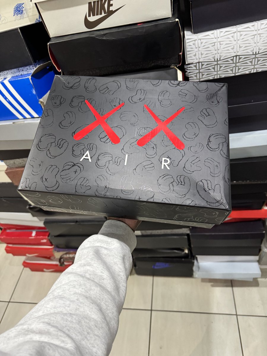 Jay_Rocc1989's tweet photo. I’m different with this sneaker shit. https://t.co/zDdVft6GCC