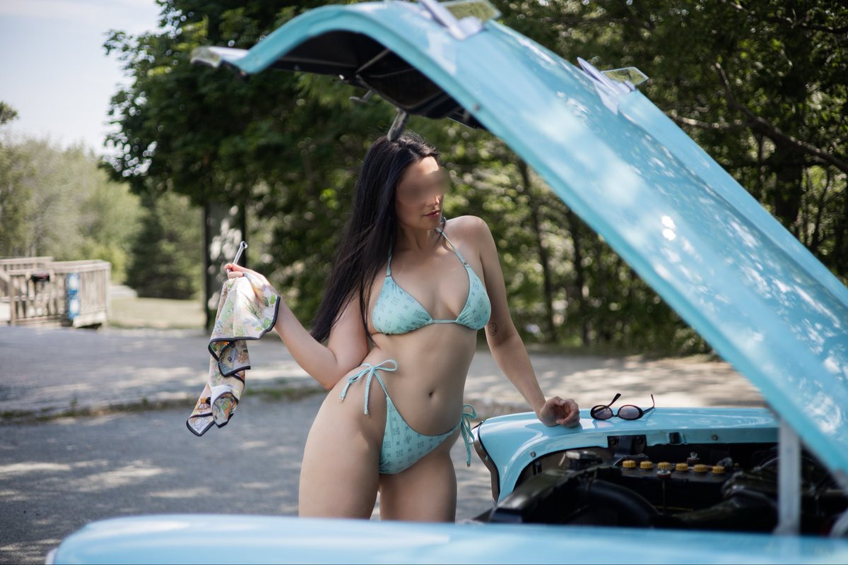 EmmaBarrowshfx's tweet photo. I suppose the best way to start a brand new Twitter account is to post a couple of photos from my most recent photoshoot  💅🏼 https://t.co/pqwFOy3Der