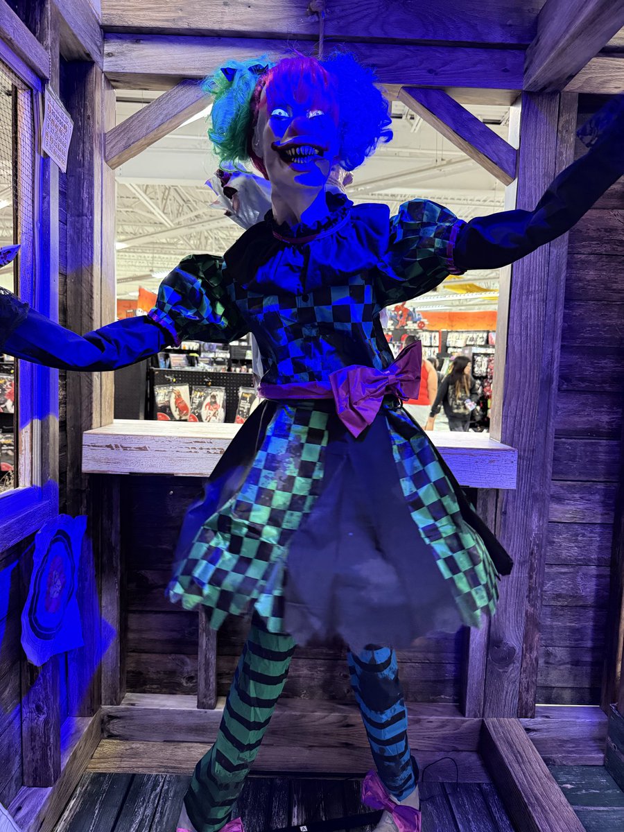 vampiiiraaa's tweet photo. Can you guess where I’m at 😈🤪 https://t.co/hSGzKPFpnT