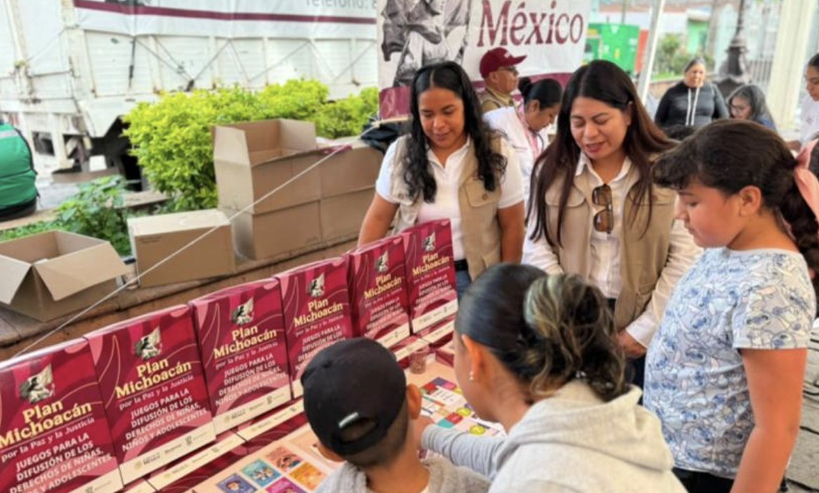 RocioBarcenaM's tweet photo. Bajo liderazgo de la Secretaria @rosaicela_ continuamos atendiendo el #PlanMichoacán como lo instruyó la Presidenta @Claudiashein. Con #FeriadelBienestar en #Queréndaro atendimos 6,629 personas con trámites y servicios, vacunas y más en coordinación con 30 dependencias @SEGOB_mx https://t.co/SMliIS5LOb