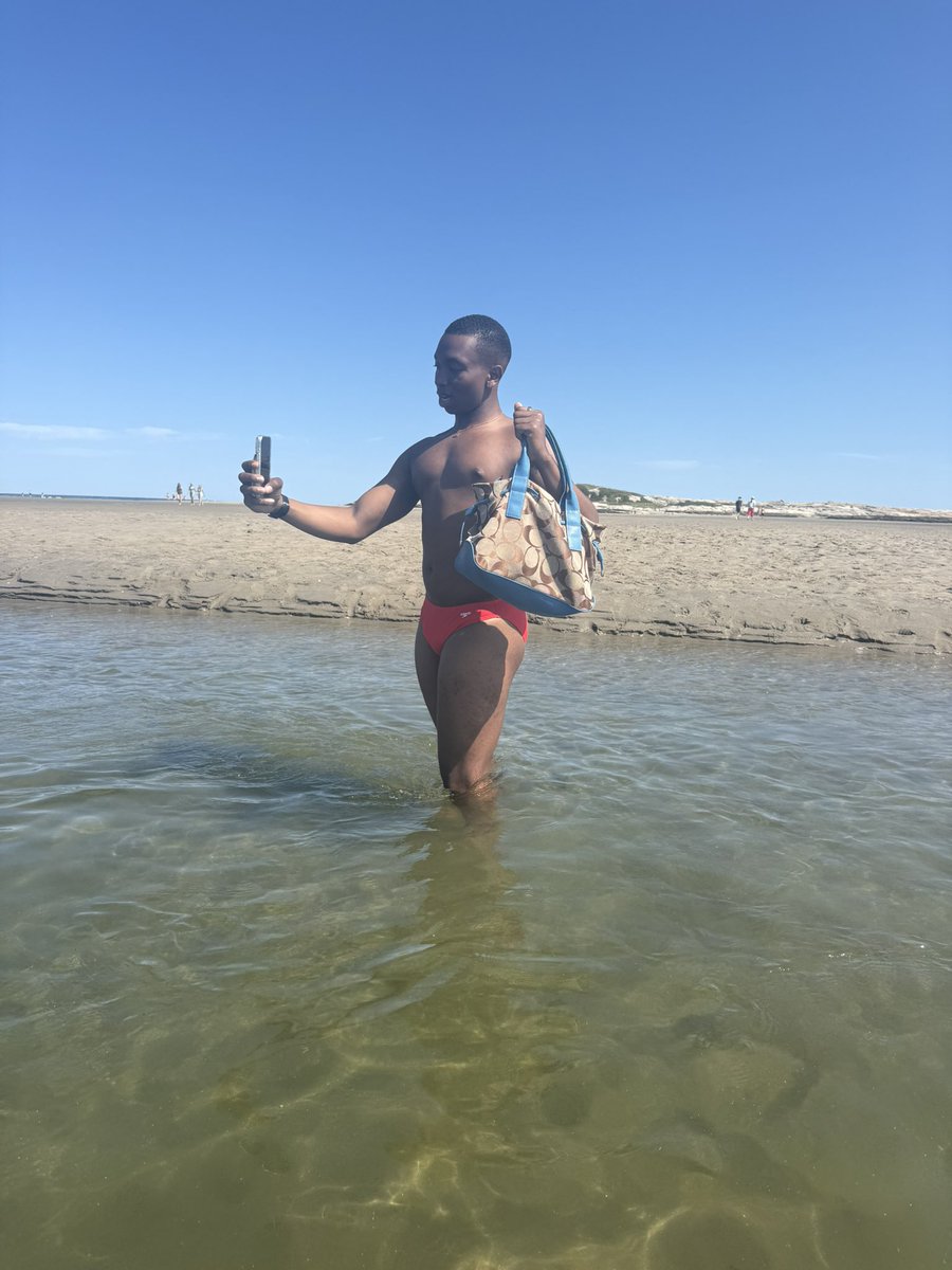 JK04910's tweet photo. More beach pics because I felt hot!! 😝 

Also clock the coach bag #LGBTQIASunlightOfAugust #mlm #beach https://t.co/ROnKgvlPC4