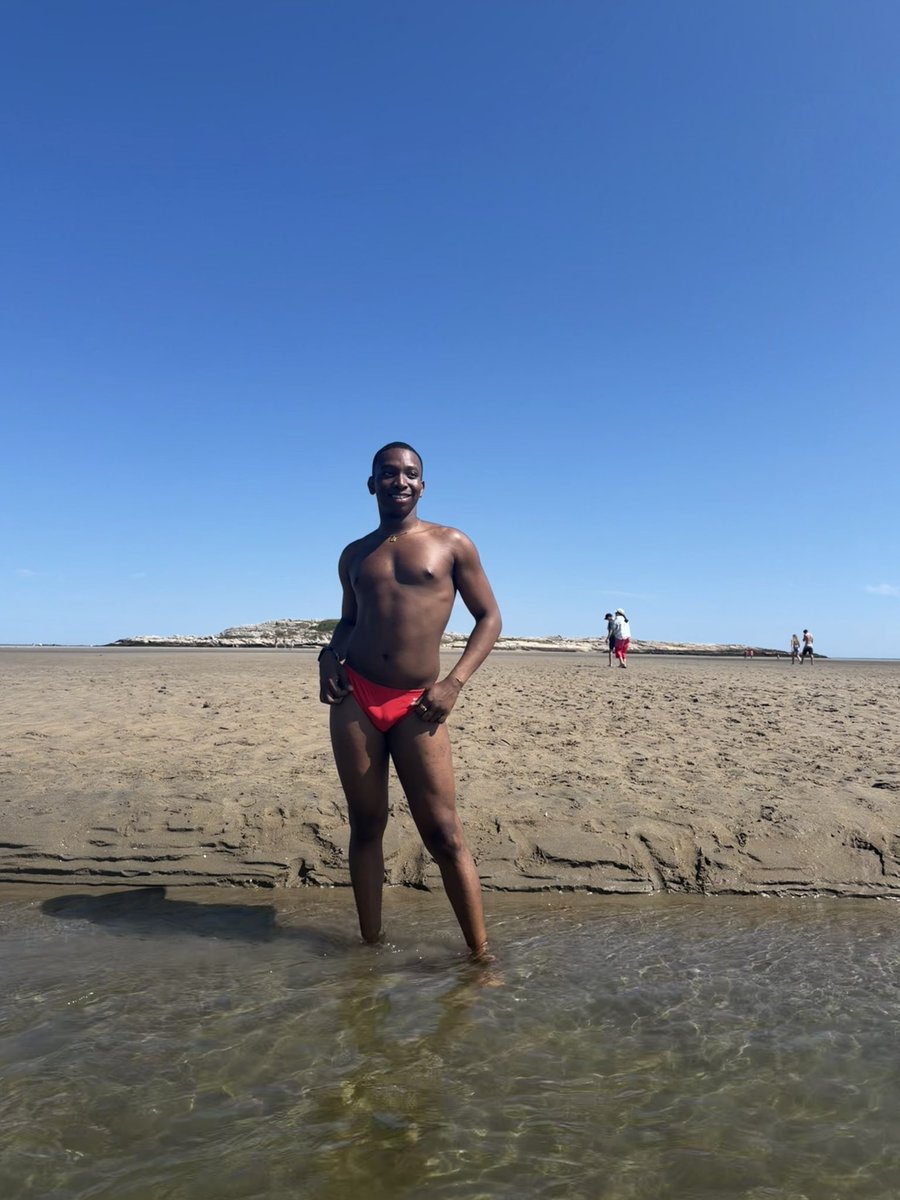 JK04910's tweet photo. More beach pics because I felt hot!! 😝 

Also clock the coach bag #LGBTQIASunlightOfAugust #mlm #beach https://t.co/ROnKgvlPC4