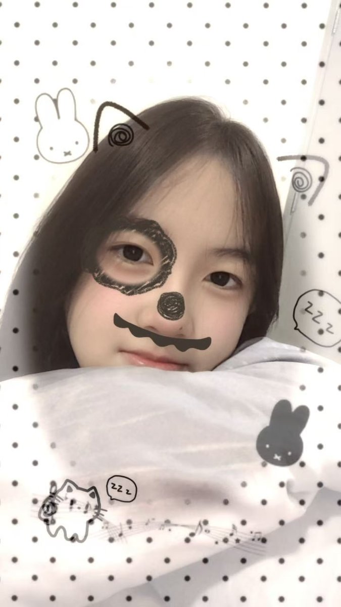 wasd_1589's tweet photo. 哈哈 穿性感的衣 用可爱的filter😋谁要射我脸上😋 https://t.co/gW0oqvCln0