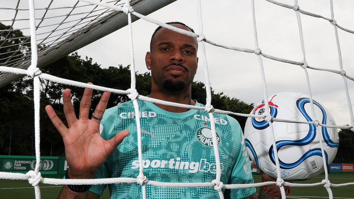 Palmeiras's tweet photo. ❝Passou muito rápido, parece até que foi ontem que fiz minha estreia e já completei 50 jogos em um calendário tão grande que a gente tem no Brasil. É muito rápido, mas eu fico muito feliz de ter conquistado essa marca no Palmeiras, é a primeira vez na minha carreira que eu conquisto isso e, para mim, é algo bem marcante. Espero conquistar 100, 200, 300, 400, o tanto que Deus permitir. É só obrigado mesmo e seguir trabalhando.❞

— Carlos Miguel, sobre completar 50 partidas com o manto alviverde 💬