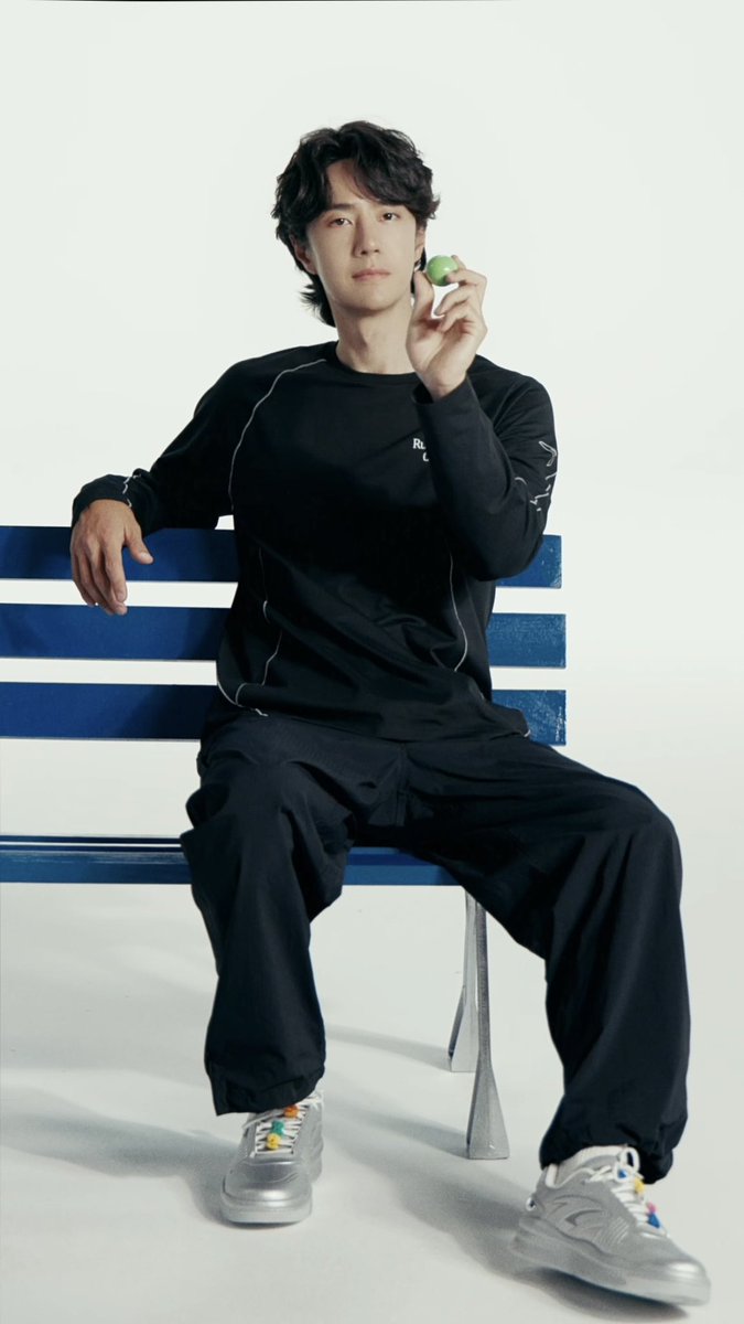 zswwmyO2's tweet photo. diva yibo                      cool(still cute) yibo https://t.co/DByb5Mrv5l