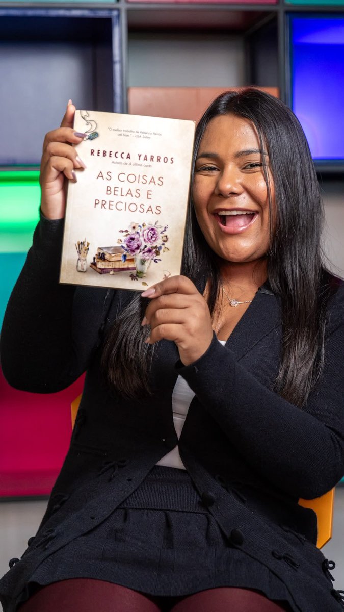 chaiany_andrade's tweet photo. Eu ouvi dizer mais um #VaiTomandoCultura? Hoje, iremos falar sobre “As coisas belas e a preciosas” da Rebecca Yarros. O vídeo vai ao ar às 19:00. 
Quem vai ajudar a pre de vocês na tag de hoje, ein? 

Gratidão e vai tomando cultura ❤️❤️❤️❤️❤️ https://t.co/mhz0VrqnOa