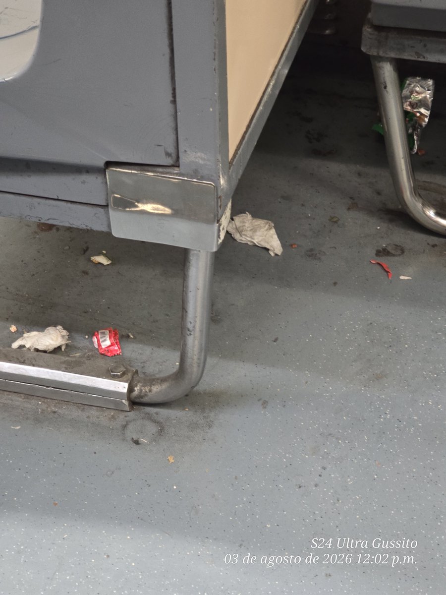 gary1524's tweet photo. Hola @telediario @LaBolaDel6Tv Hoy al medio dia me toco tomar el @MetroCDMX y me dio asco usar ese transporte, para muestra unas fotos.
Había escuchado quejas pero hoy lo comprobé. https://t.co/d09YBMvPDw