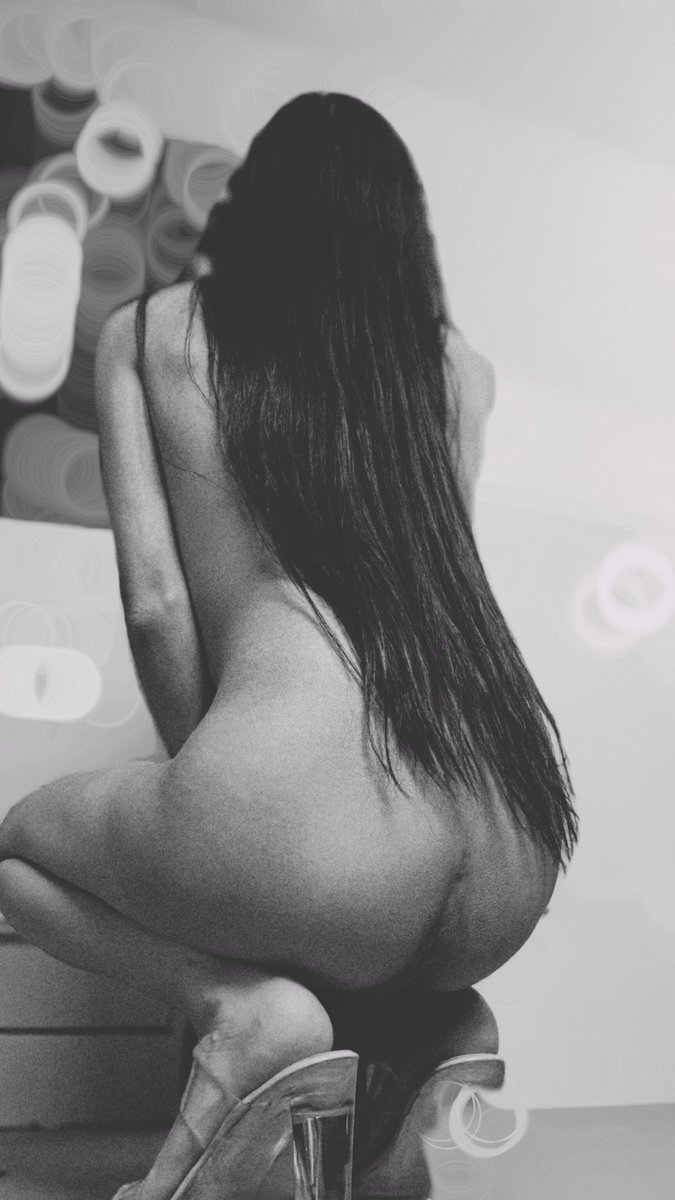 CDJasmine99's tweet photo. 🖤🤍
#fem #cd #nude #blackandwhite https://t.co/xGRviuhGxR