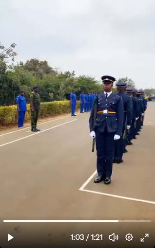 nelsonkimathi's tweet photo. @PoliceKE Hii ni normal ama huyu amepotea kwa commands? https://t.co/TV3QHYvPR0