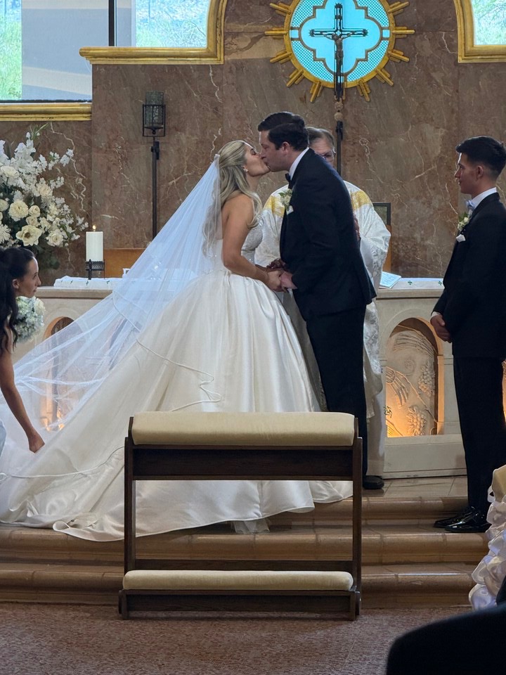 Greg_Byrne's tweet photo. We had a wonderful weekend!  @RollTideMamma and I are thrilled to welcome Jenna Johnson into the Byrne family.  She is an amazing woman and she and Nicholas will be a terrific together!  May God bless this amazing couple.
#RollTide 🤵‍♀️👰 https://t.co/jqrPGK8LA1