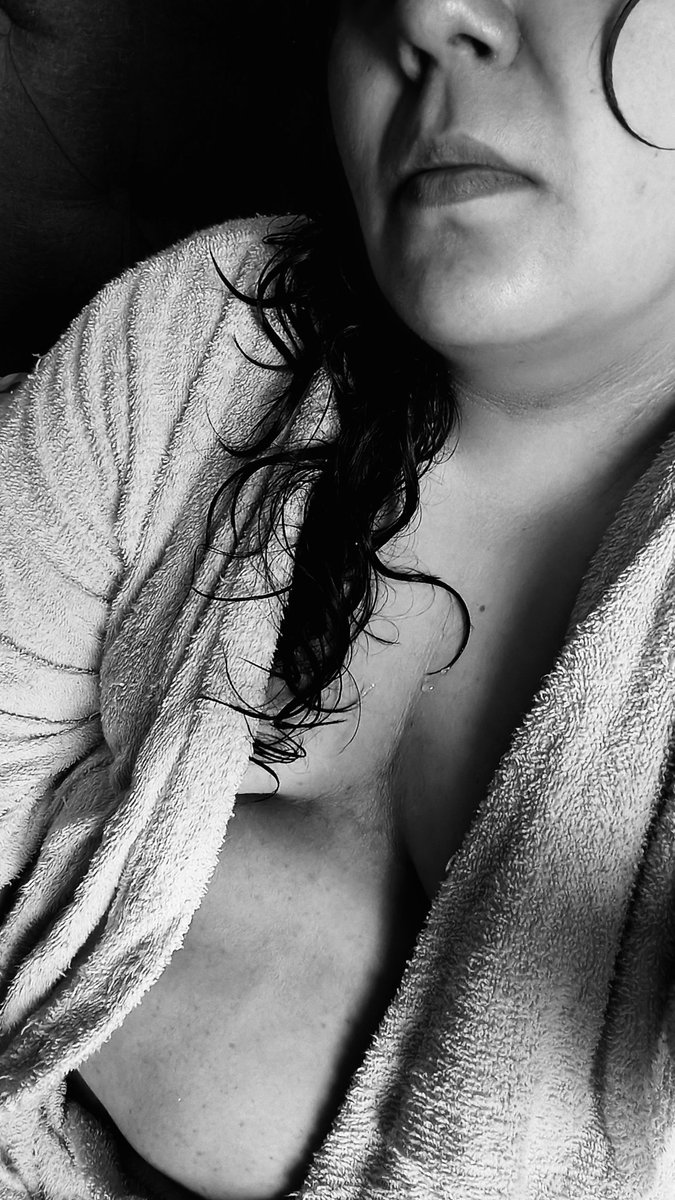 DnnChbbyGrl's tweet photo. Chulo lunes!!!!
Solo 2 semanas para mi cumple! De vdd gracias por los regalitos q están pidiendo!! Los luciré muy chulamente!
Pregunta x lo disponible directo con @belamour_2020
#lunesdemorboyprovocación #lunesdeseducción #bbw #byn #chubbygirl https://t.co/Lv6p8hUmWn
