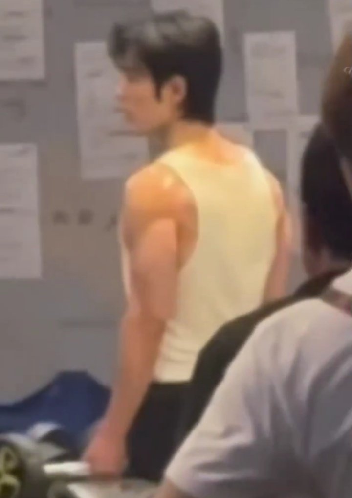 Binzartt's tweet photo. Sorry, for spamming your TL, I'm biceps girlie #XiaoZhan https://t.co/oKcdkXKN2I