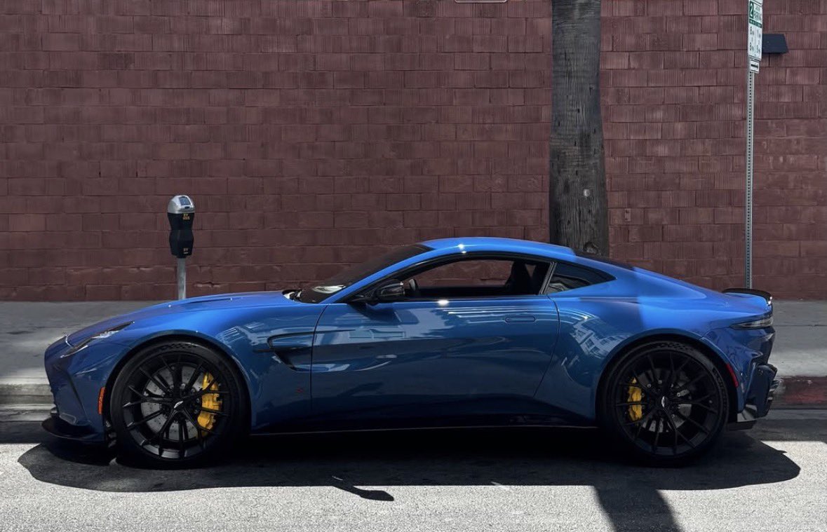 GrailArchive's tweet photo. Aston Martin Vantage S 🦋 https://t.co/qNyzSYYf7Q