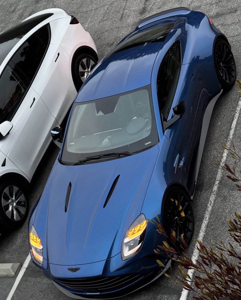 GrailArchive's tweet photo. Aston Martin Vantage S 🦋 https://t.co/qNyzSYYf7Q
